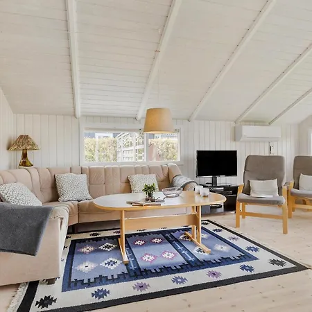 2 Bedroom Lovely In Nyaraló